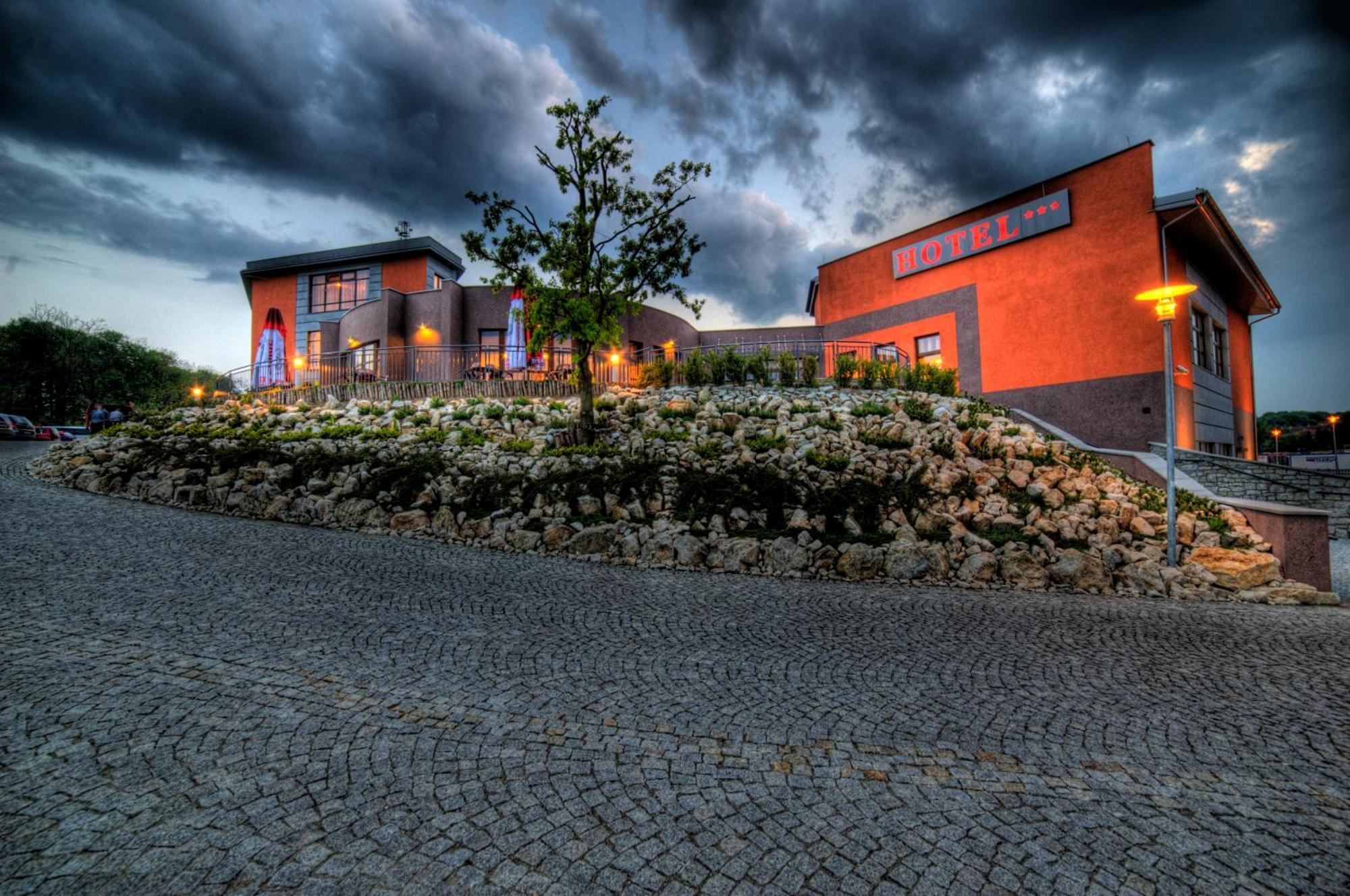 Hotel Esperanto Swidnica  Bagian luar foto